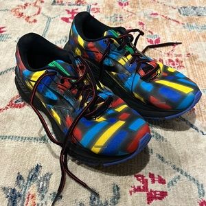 Size 8 women’s brooks adrenaline 21 tennis shoes